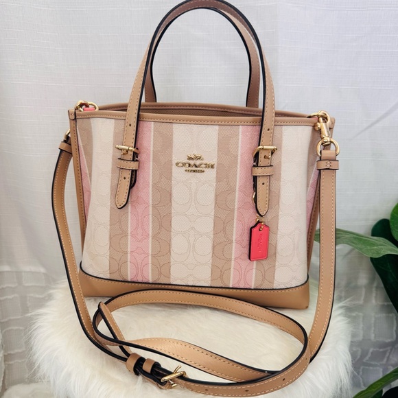 Coach Handbags - Coach Mollie Tote 25 in Signature Jacquard with Stripes- LIKE NEW!!